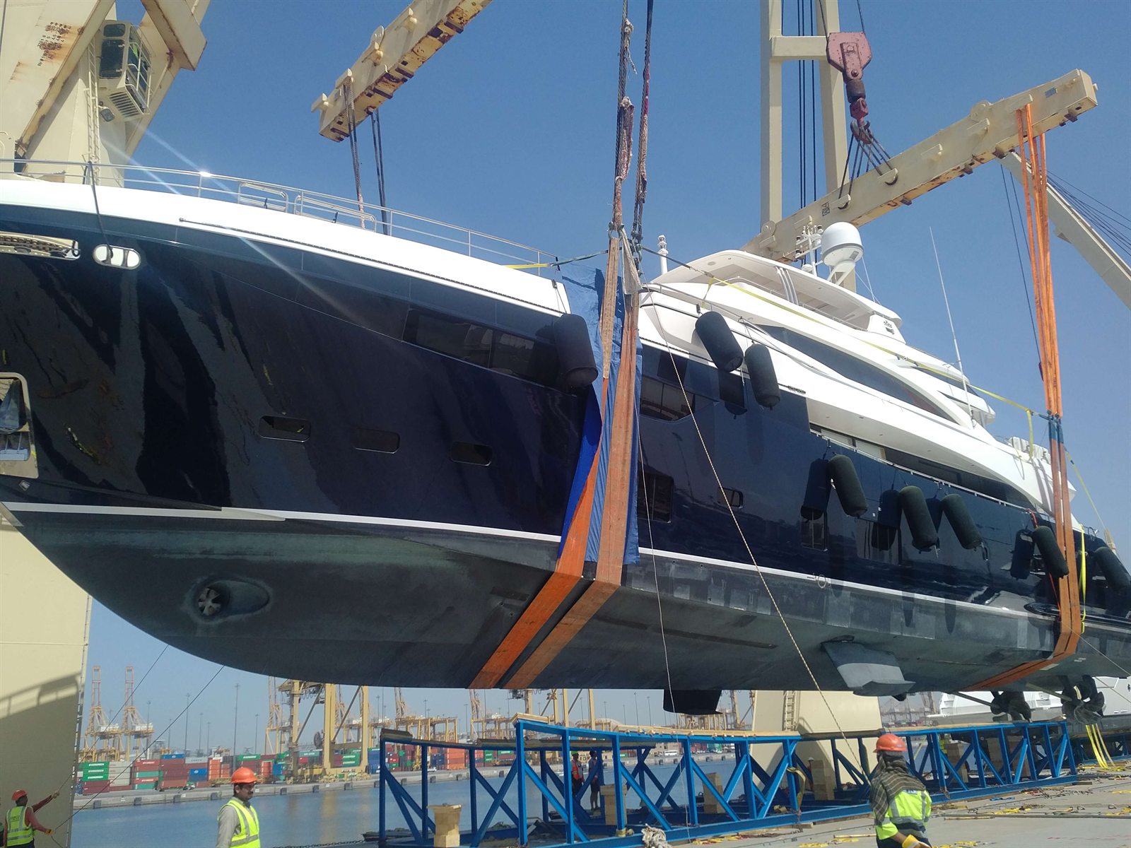 Superyacht lifted onto a cargo ship by Cigisped, with the crew and cradle below